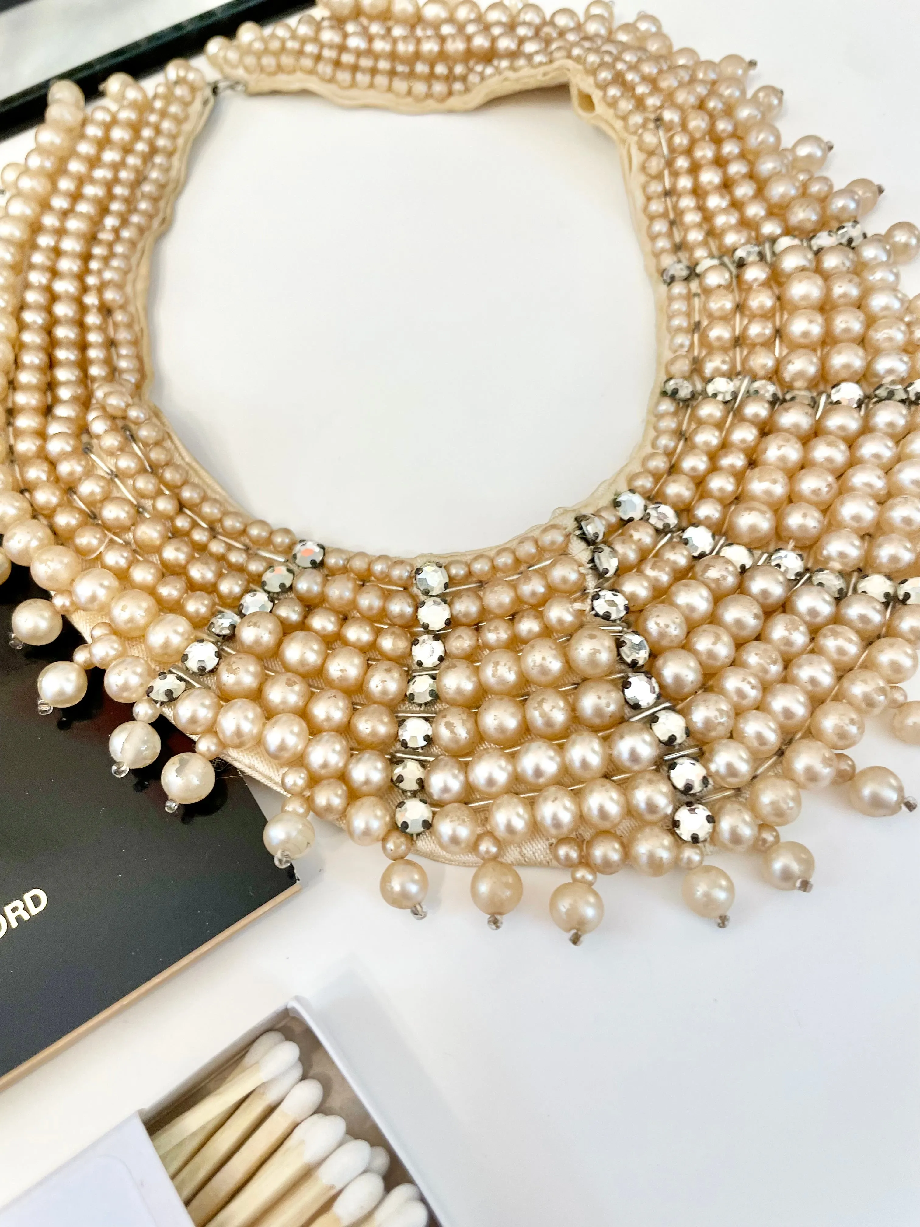 The most charming pearl and rhinestone collar... so elegant