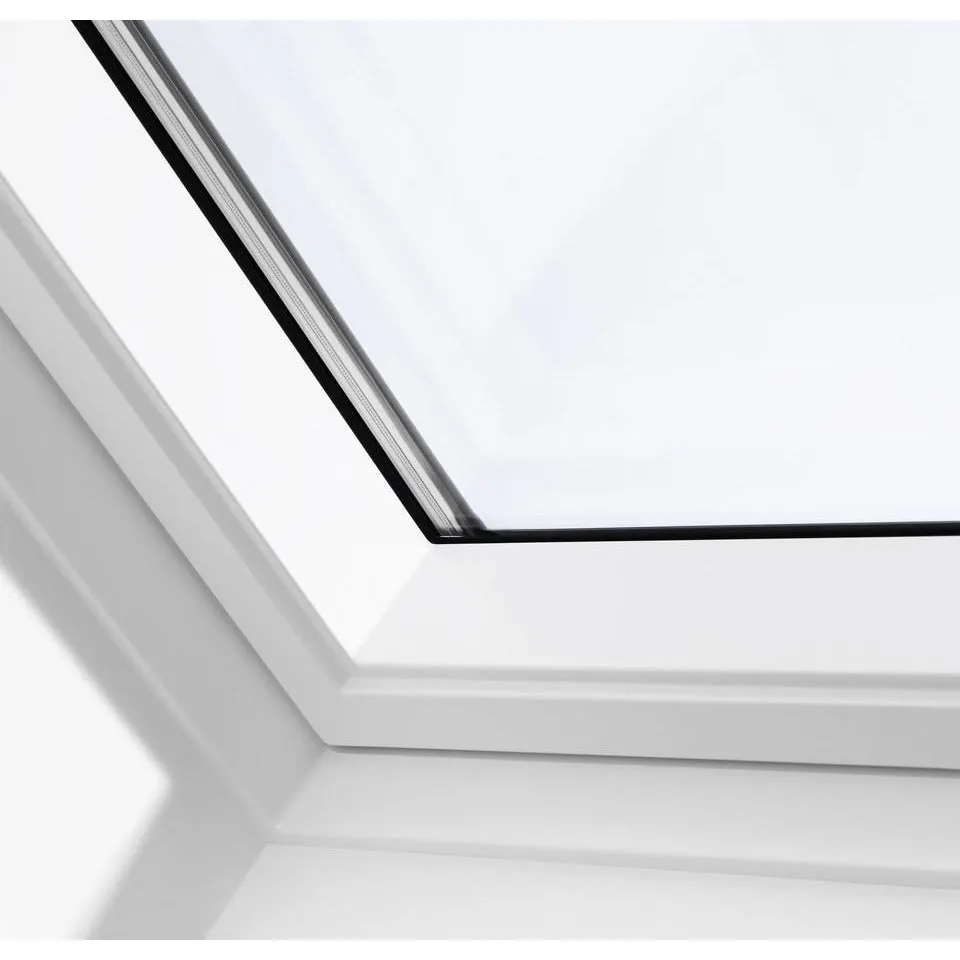 VELUX GGL UK08 2069 Solar UV Heat Protection Glazing White Painted Centre-Pivot Window (134 x 140 cm)